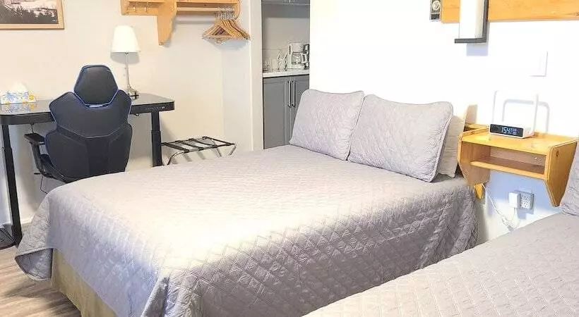 Maple Leaf Motel