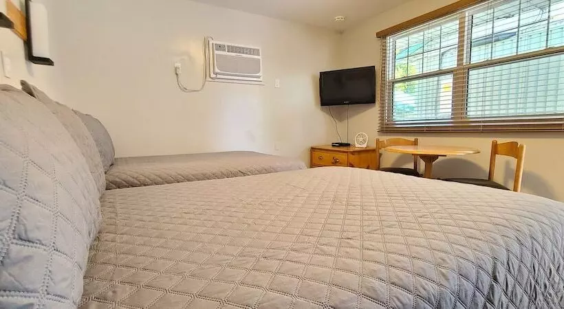 Maple Leaf Motel
