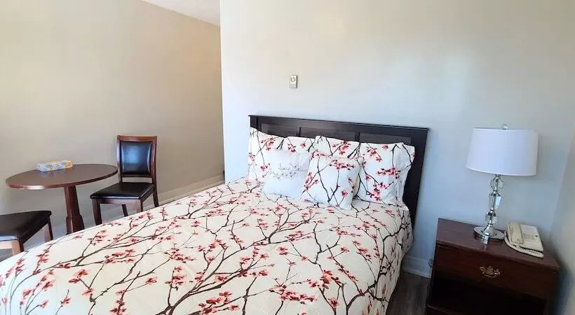Maple Leaf Motel