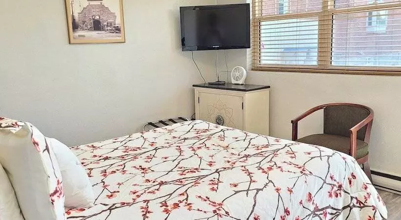 Maple Leaf Motel