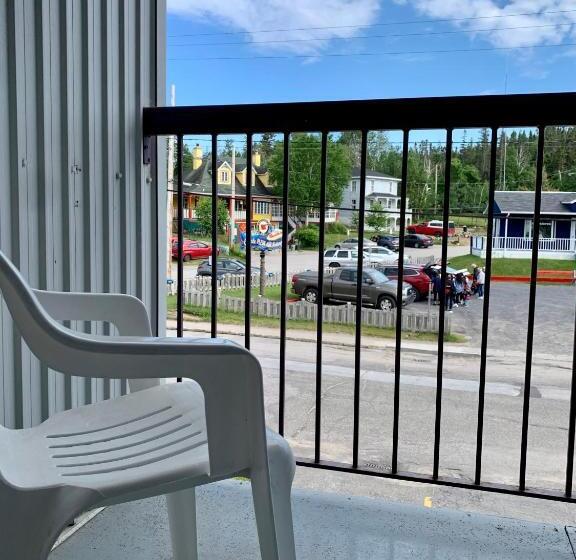 Motel De L'anse A L'eau