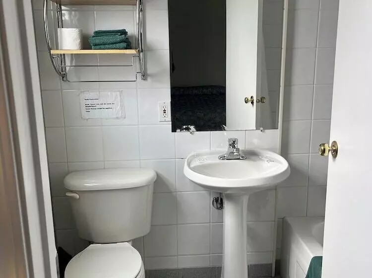 Raccoon Lodge Motel
