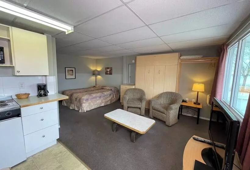 Raccoon Lodge Motel