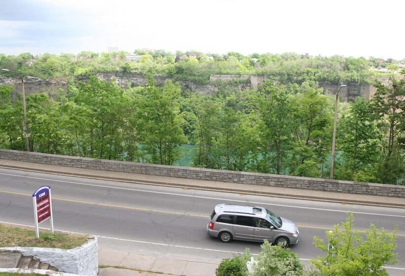 تختخواب و صبحانه Niagara Luxury Suites