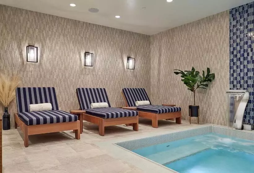 Lomakeskus 124 On Queen Hotel & Spa
