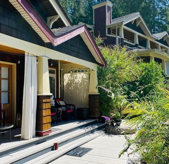 The Tuwanek Hotel And Spa