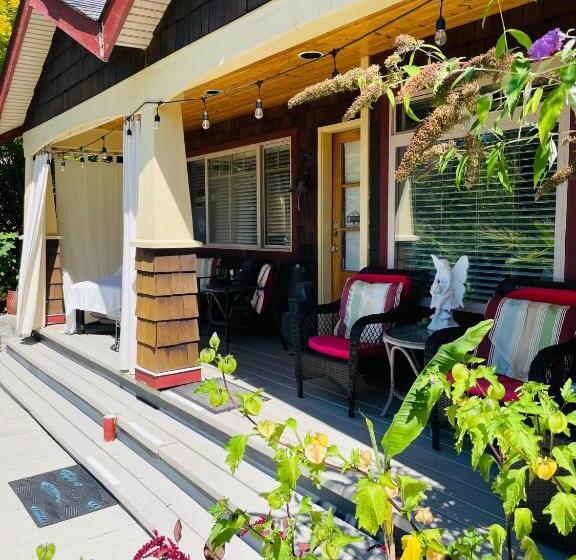 The Tuwanek Hotel And Spa