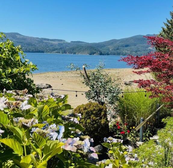 The Tuwanek Hotel And Spa