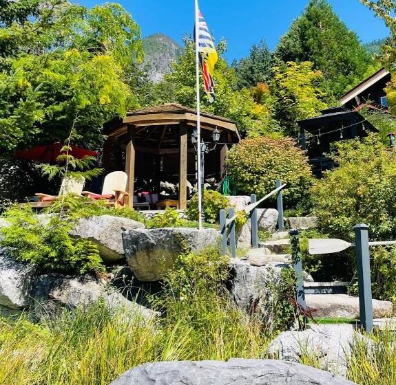 The Tuwanek Hotel And Spa