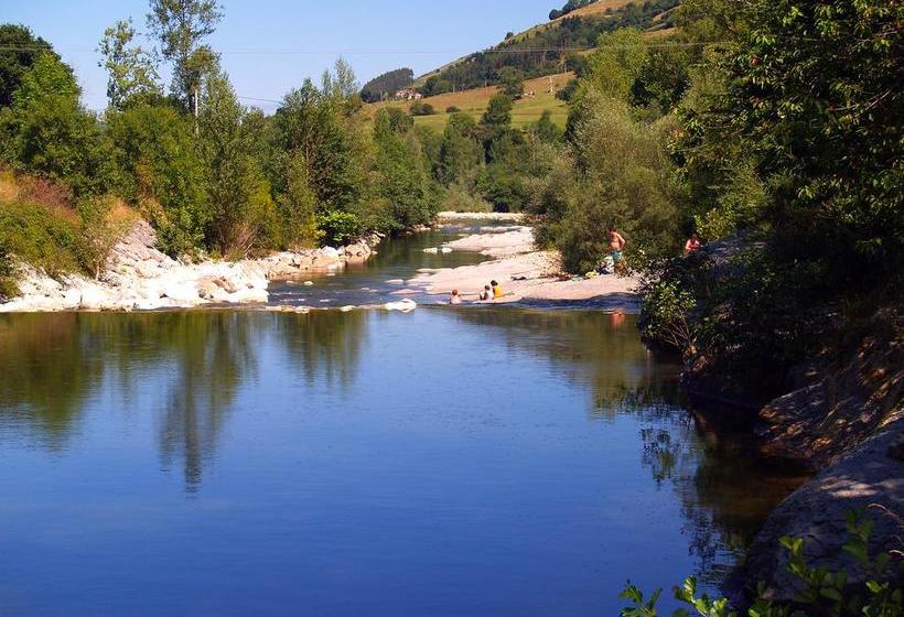 Общежитие Apartamentos Rurales La Casa Vieja De Alceda