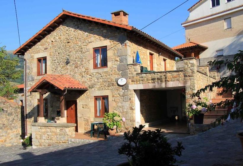 Общежитие Apartamentos Rurales La Casa Vieja De Alceda