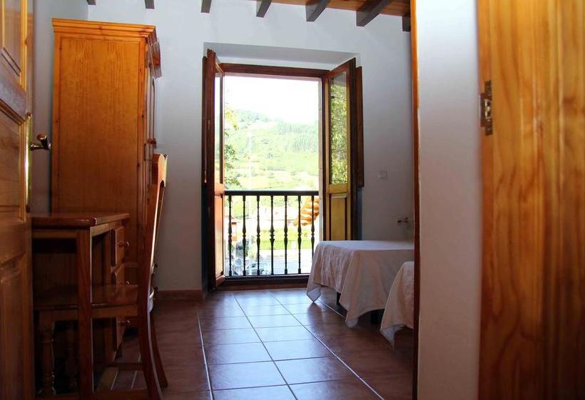 Общежитие Apartamentos Rurales La Casa Vieja De Alceda