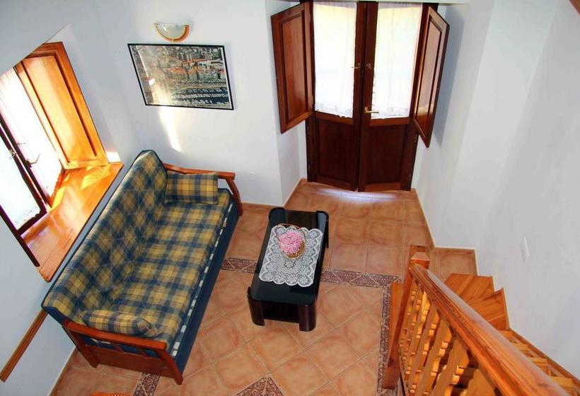 Общежитие Apartamentos Rurales La Casa Vieja De Alceda