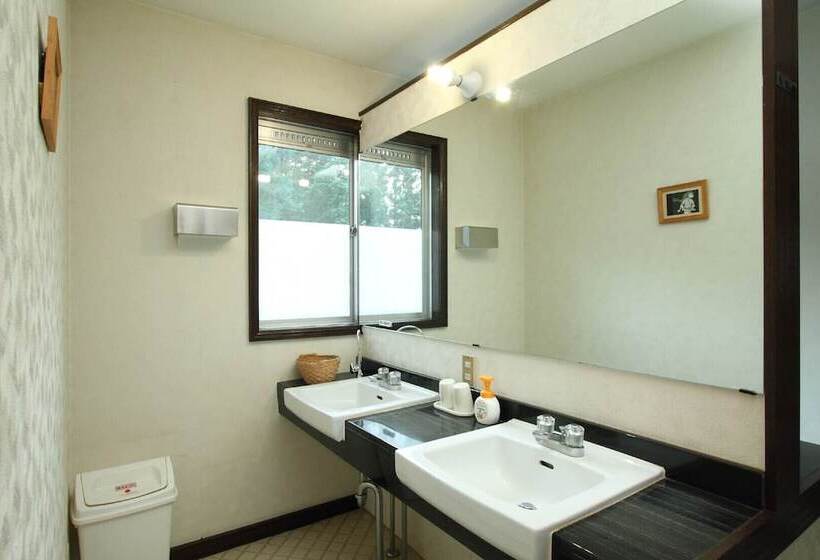 Bed and Breakfast Onsen Pension Hanasakiyama