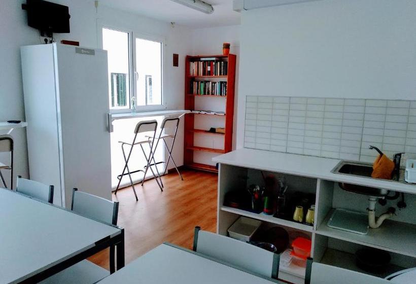 Hostel & Gym Relise Albergue Juvenil