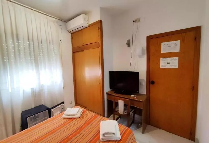 ホテル Hostal Neus