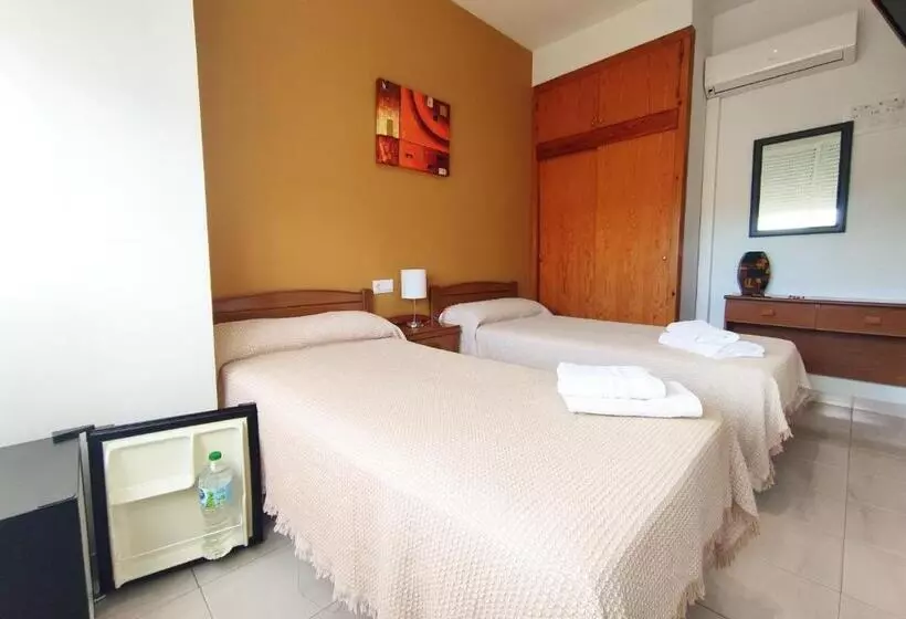 ホテル Hostal Neus