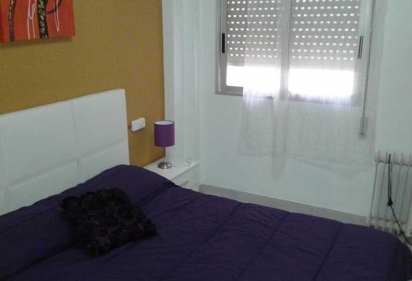 ホテル Hostal Neus