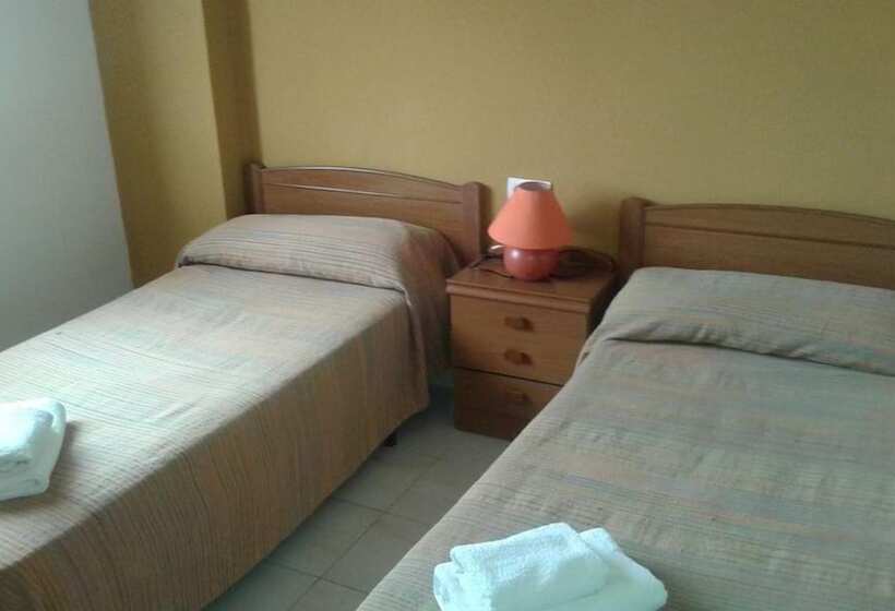 ホテル Hostal Neus