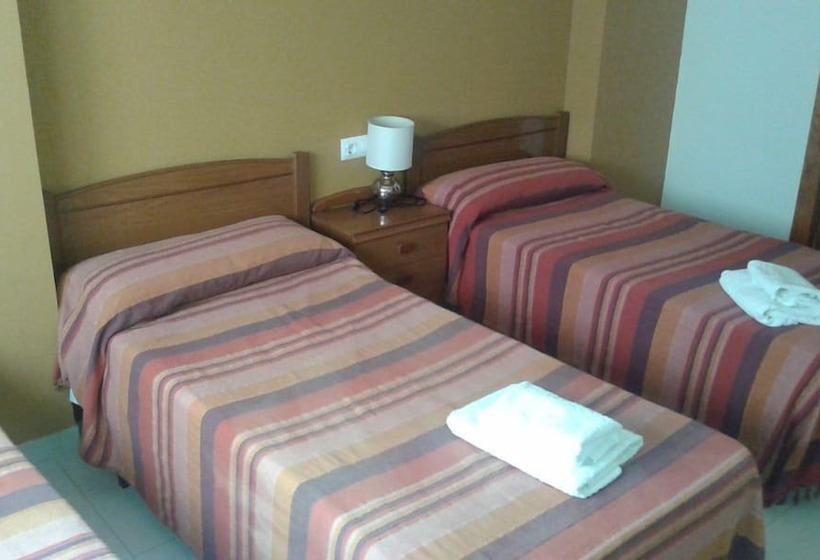 ホテル Hostal Neus