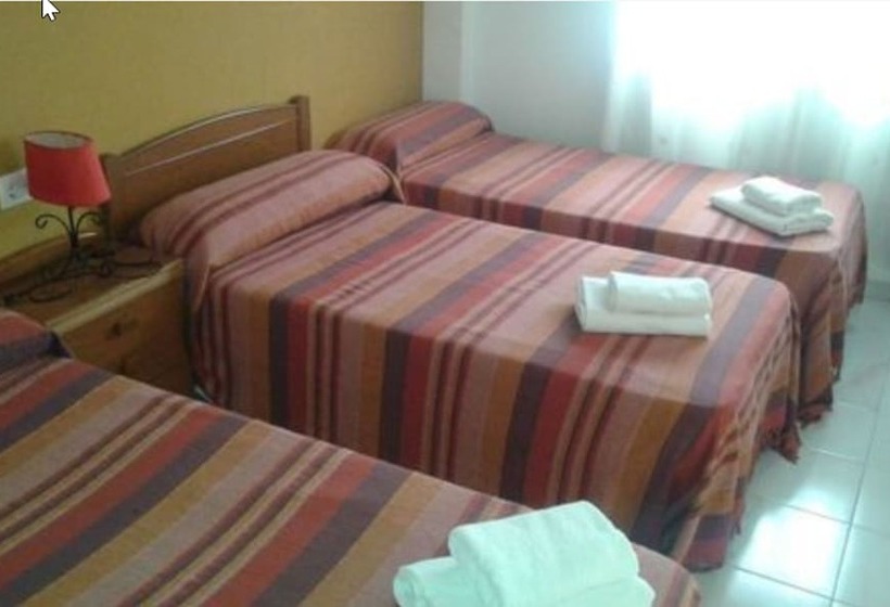 ホテル Hostal Neus