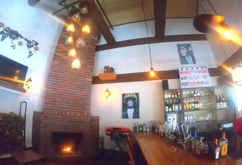 בית מלון כפרי Monkey Rider