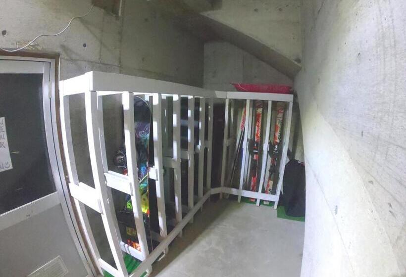 בית מלון כפרי Monkey Rider