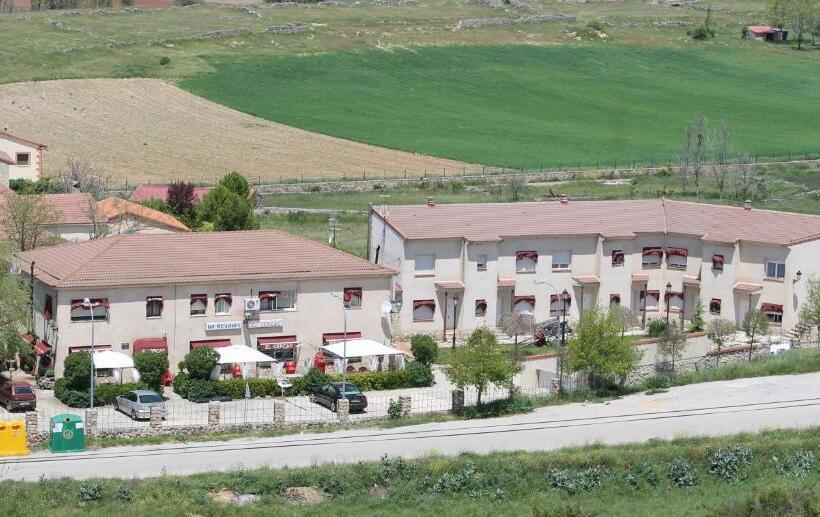 فندق صغير Hostal Restaurante El Cercao