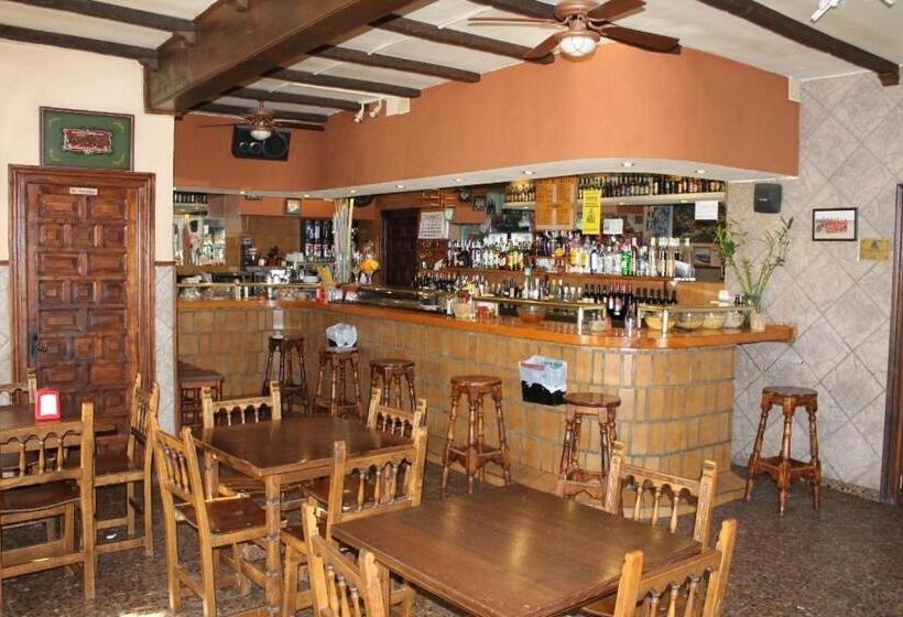 فندق صغير Hostal Restaurante El Cercao