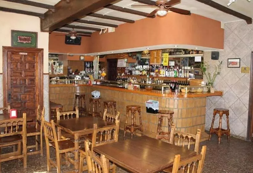 ユースホステル Hostal Restaurante El Cercao