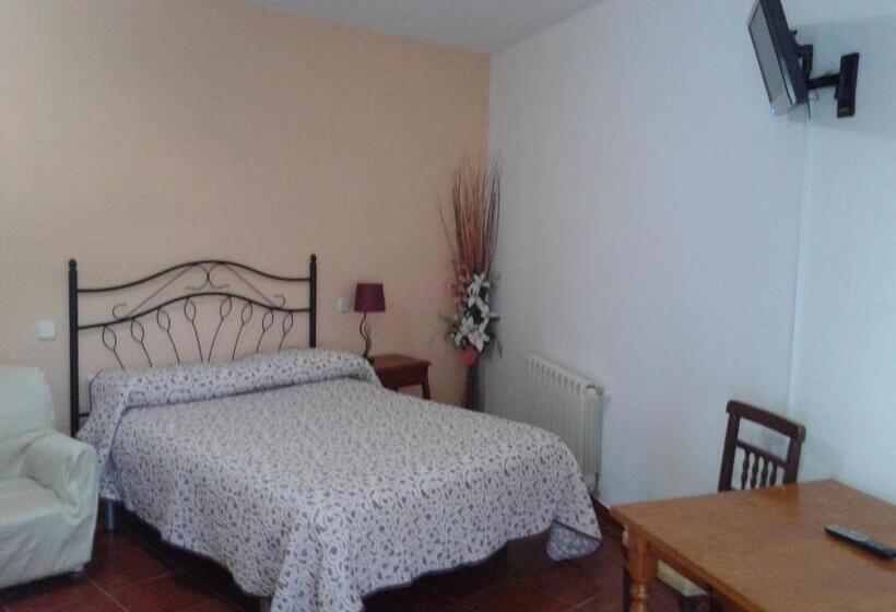فندق صغير Hostal Restaurante El Cercao