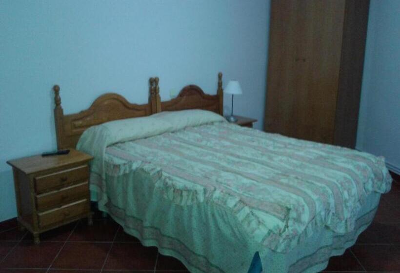 فندق صغير Hostal Restaurante El Cercao