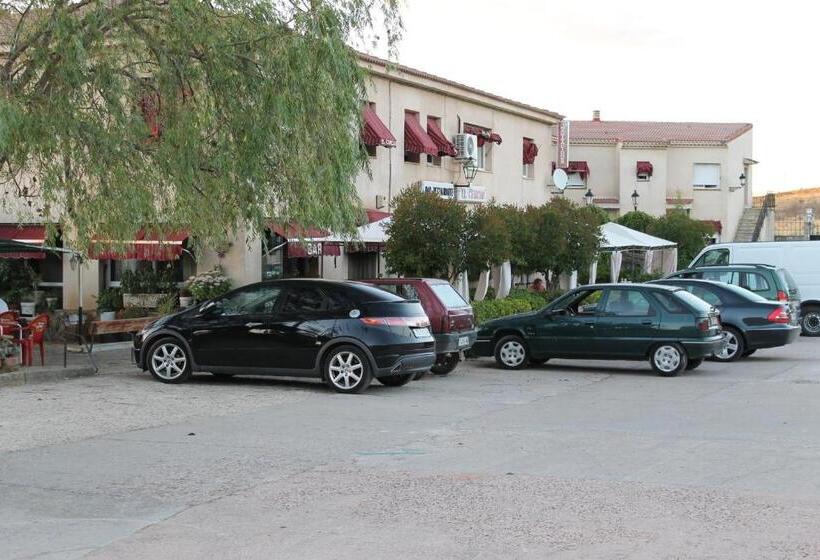 فندق صغير Hostal Restaurante El Cercao