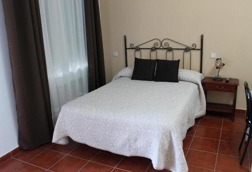 فندق صغير Hostal Restaurante El Cercao