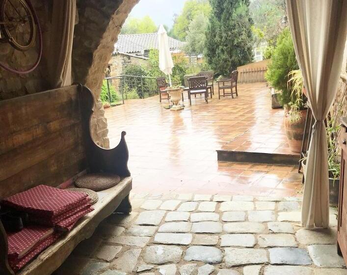 مبيت وإفطار Can Vila