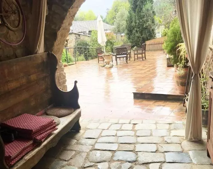 تختخواب و صبحانه Can Vila