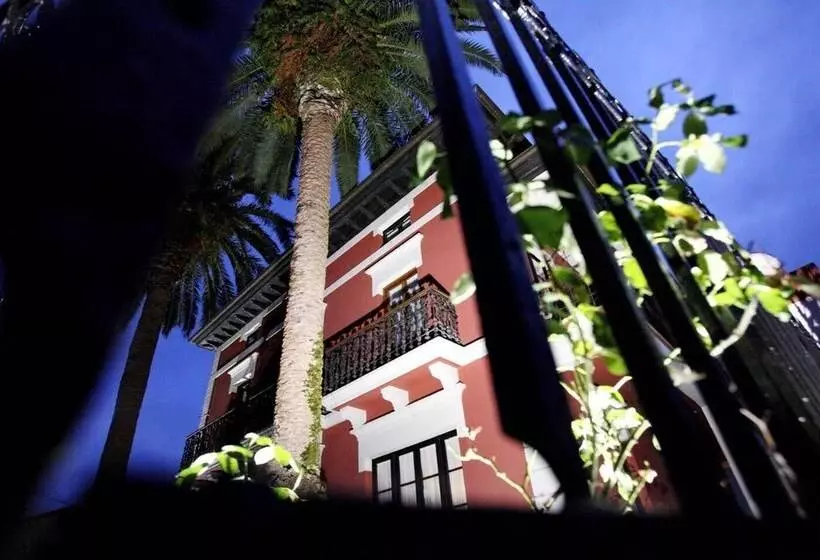 هتل Casa De Indianos Don Tomas
