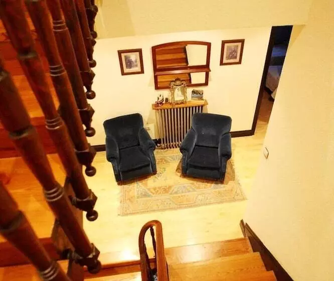 هتل Casa De Indianos Don Tomas