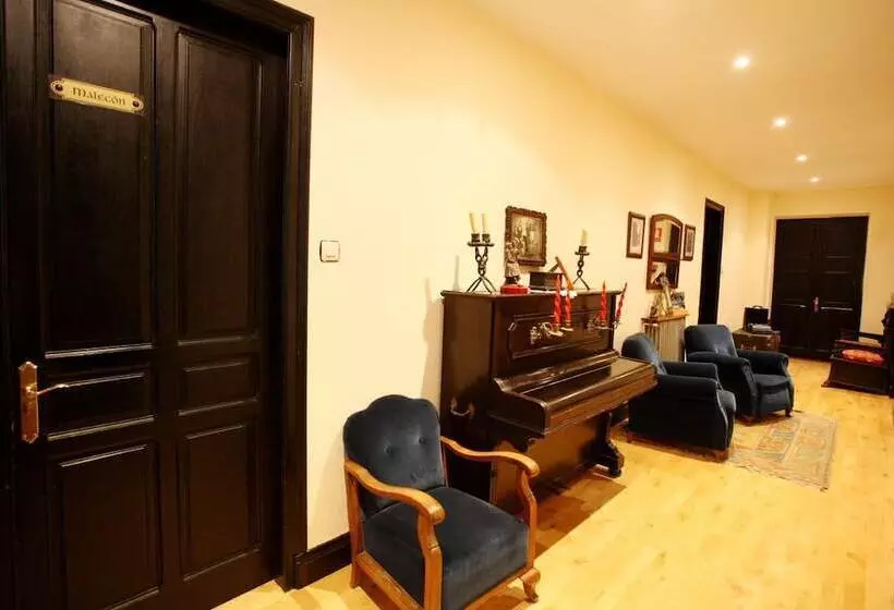 هتل Casa De Indianos Don Tomas