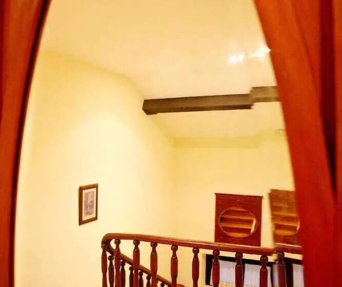 هتل Casa De Indianos Don Tomas