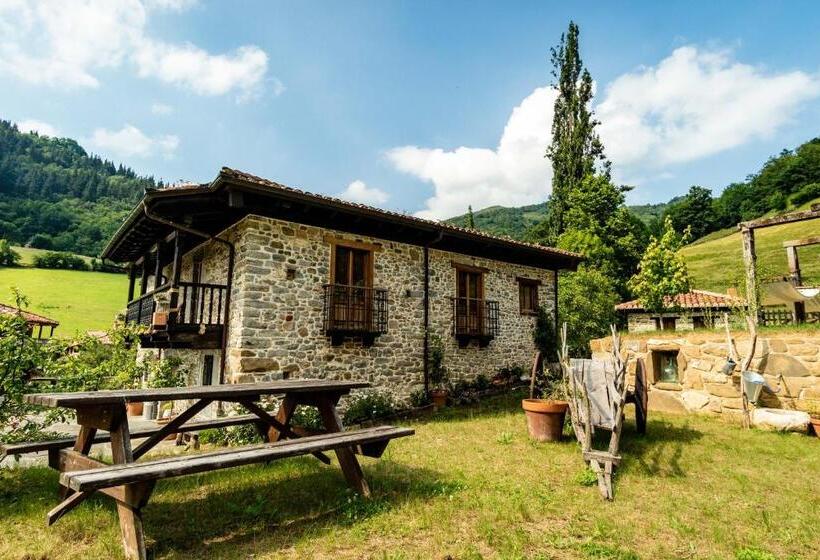 בית מלון כפרי Casona De El Castaniu