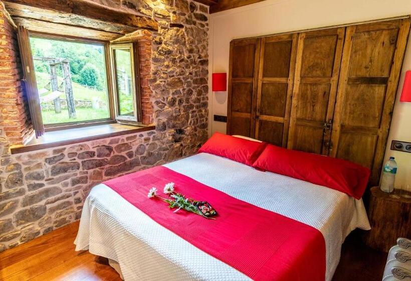 בית מלון כפרי Casona De El Castaniu