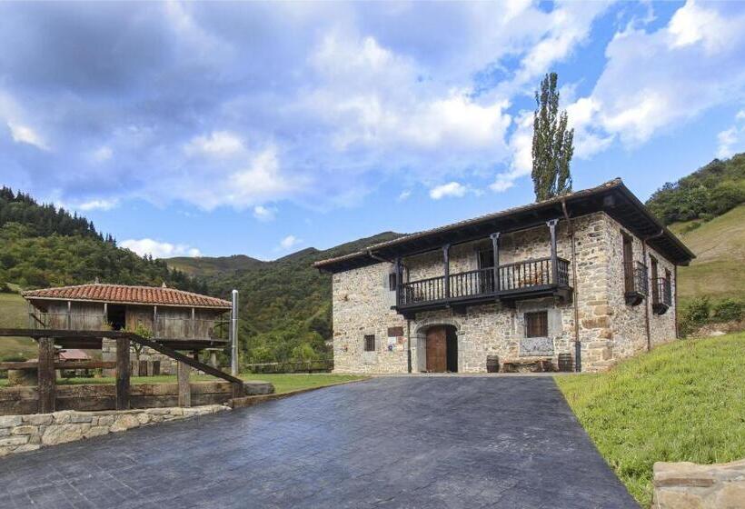 בית מלון כפרי Casona De El Castaniu