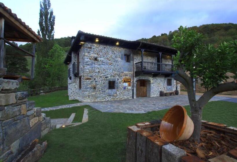 בית מלון כפרי Casona De El Castaniu