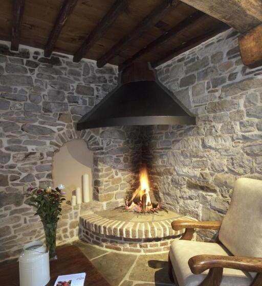 בית מלון כפרי Casona De El Castaniu