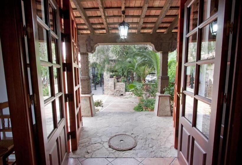 Hotelli Hostal El Cortijo