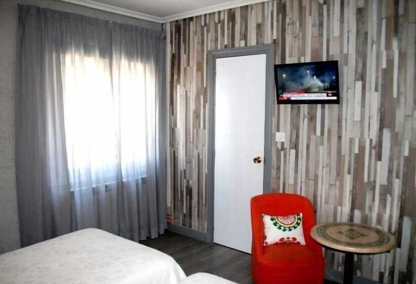 Отель Hostal Los Molinos