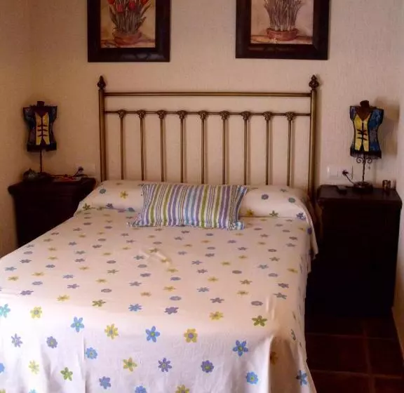 هتل La Posada De Menchu
