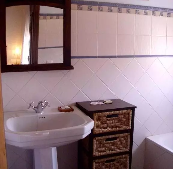 هتل La Posada De Menchu