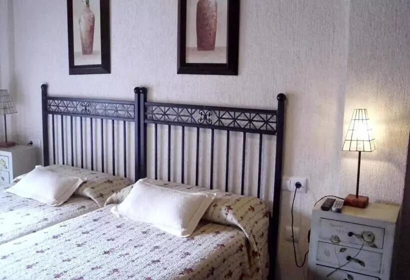 هتل La Posada De Menchu